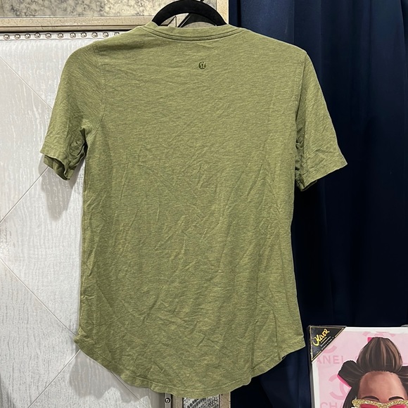💚Lululemon Love Tee Olive Top - Picture 5 of 11